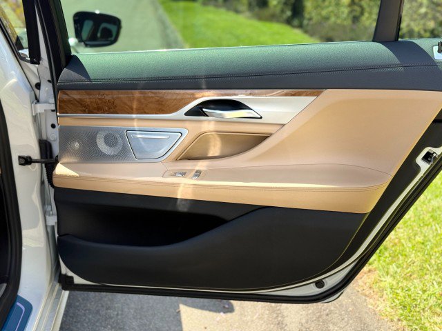 Used 2018 BMW 750i RWD image 35