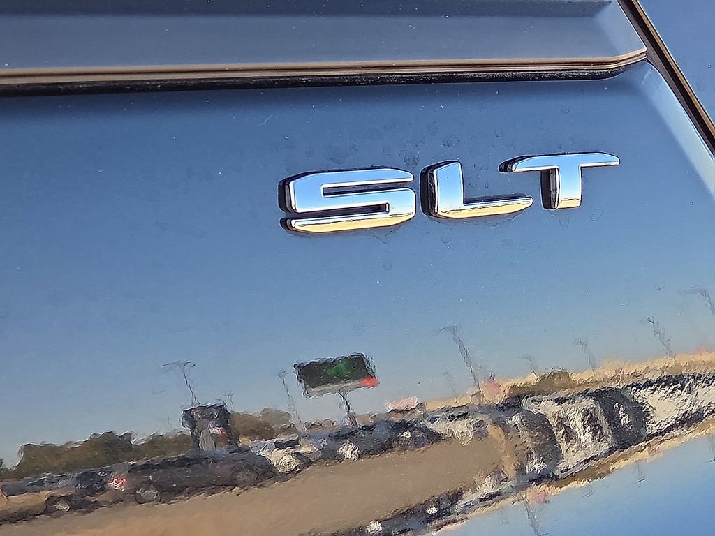 Used 2024 GMC Terrain SLT image 20