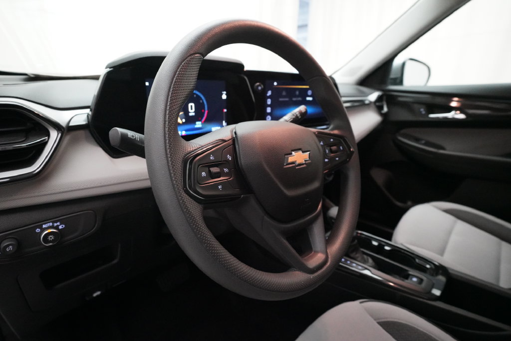 Used 2025 Chevrolet TrailBlazer LT AWD/4WD image 8