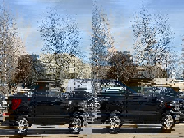 Used 2023 Ford F150 XLT image 3