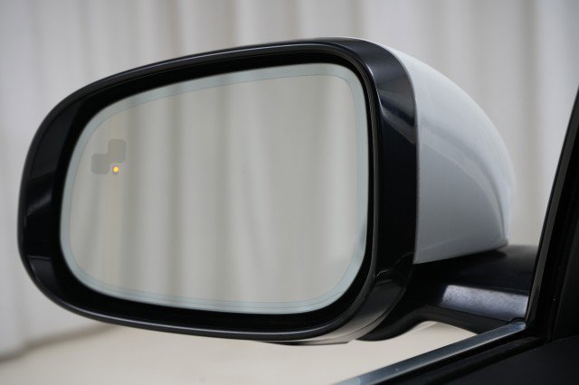 Used 2016 Jaguar XJ L Portfolio image 30