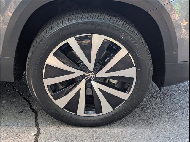 Certified 2022 Volkswagen Taos SE image 7