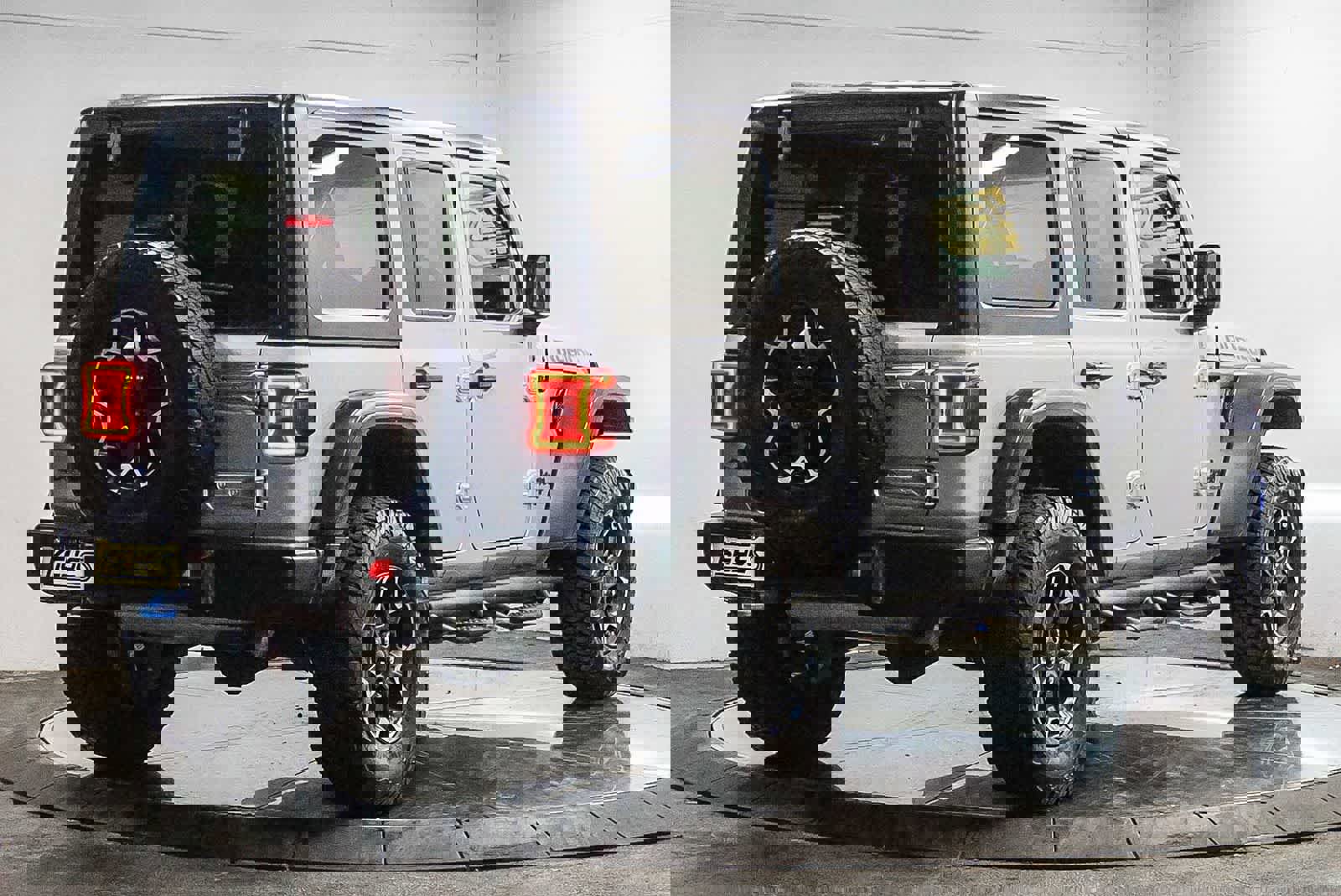 Used 2023 Jeep Wrangler Unlimited Rubicon 4xe AWD/4WD image 4