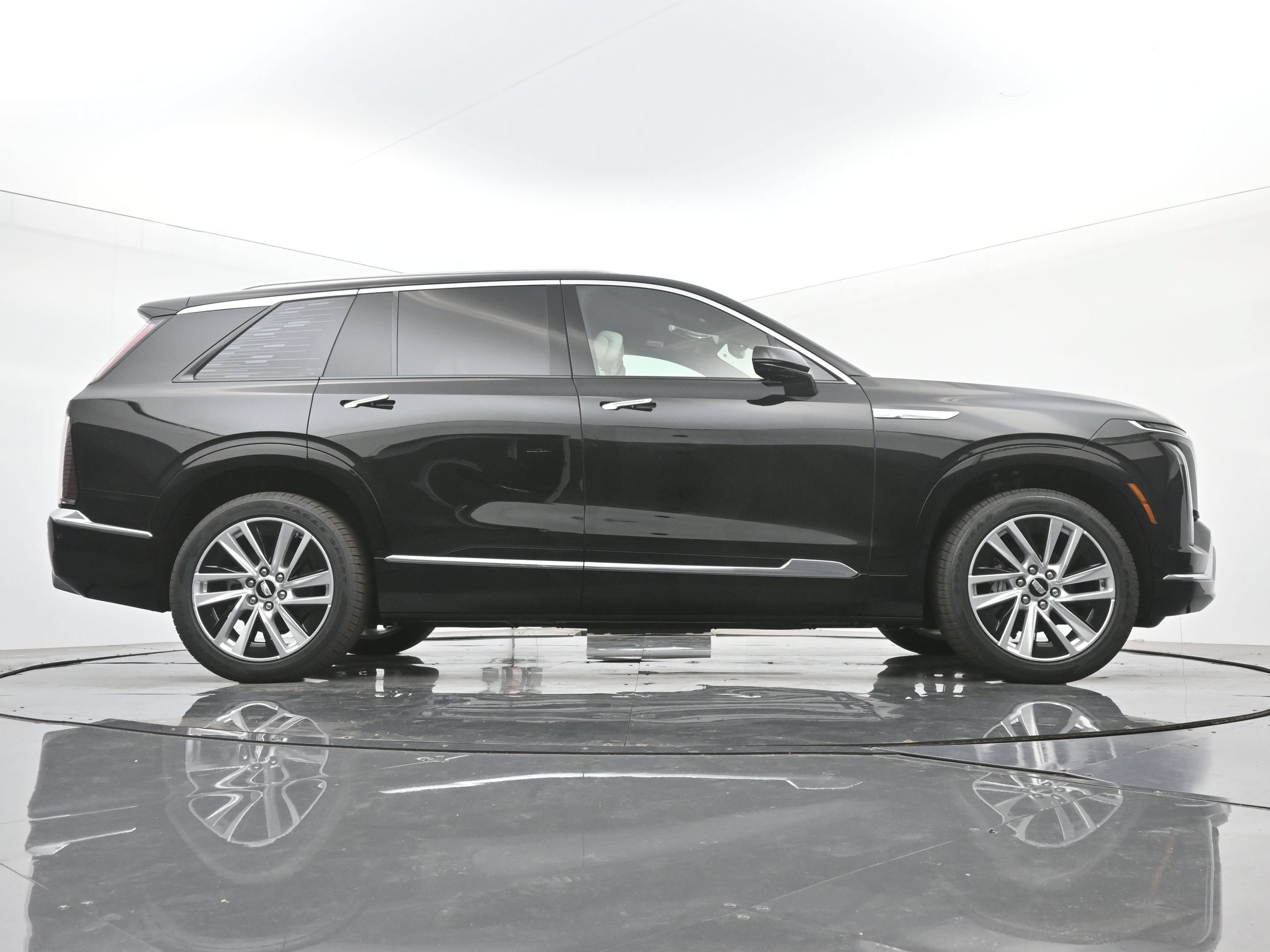 New 2026 Cadillac Vistiq Premium Luxury w/ LPO, Floor Liner Package AWD/4WD image 20