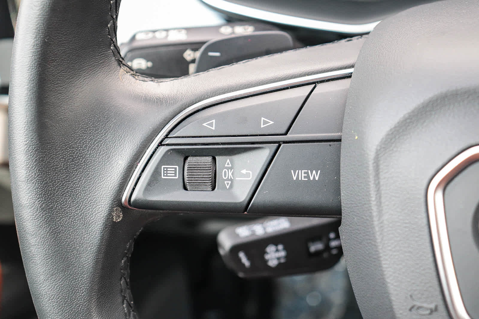 Used 2023 Audi Q8 Premium w/ Convenience Package image 38