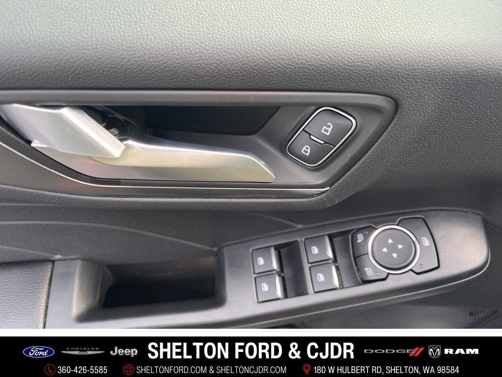 New 2025 Ford Escape SE FWD image 12