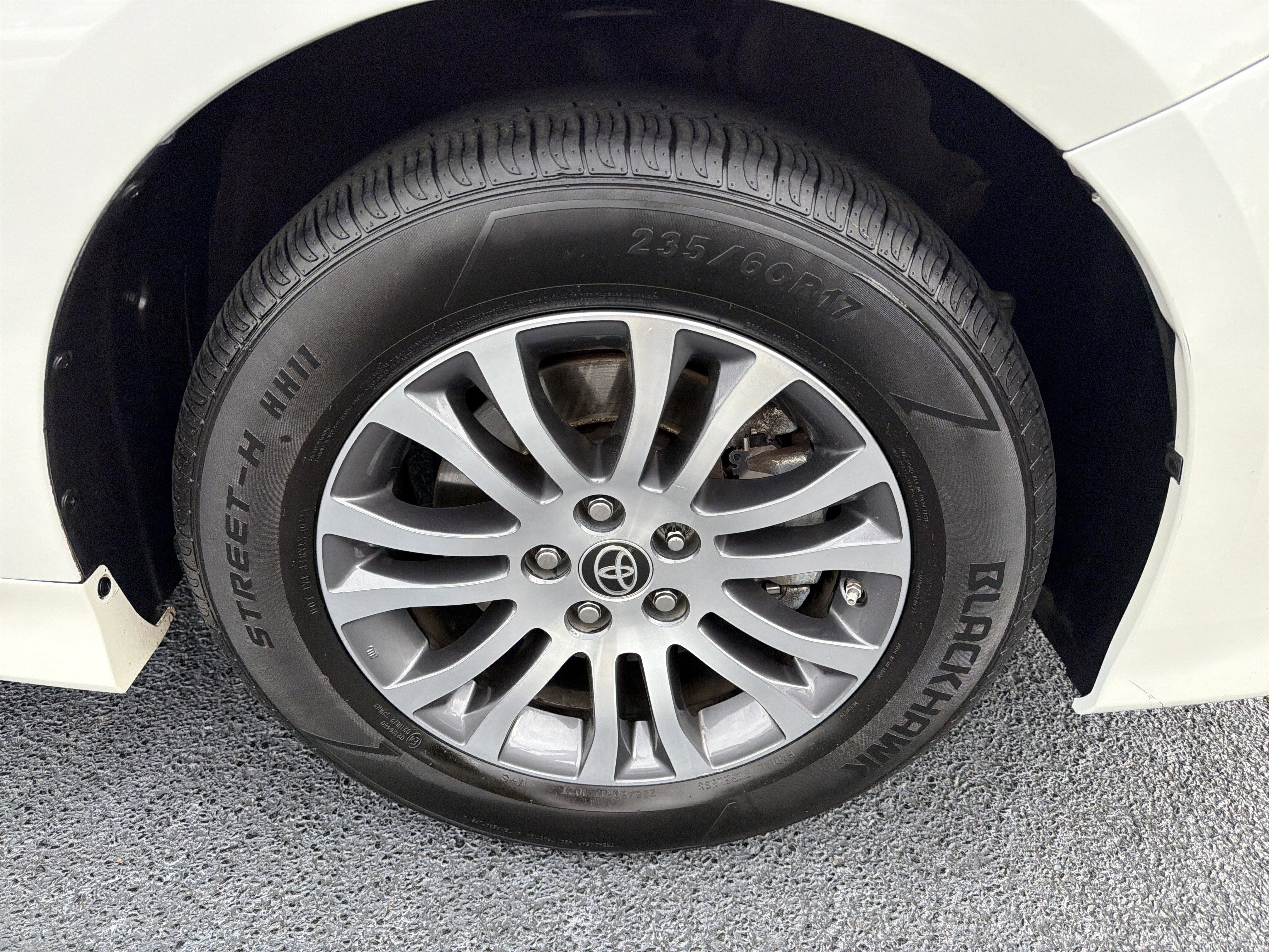 Used 2020 Toyota Sienna XLE Premium FWD image 10