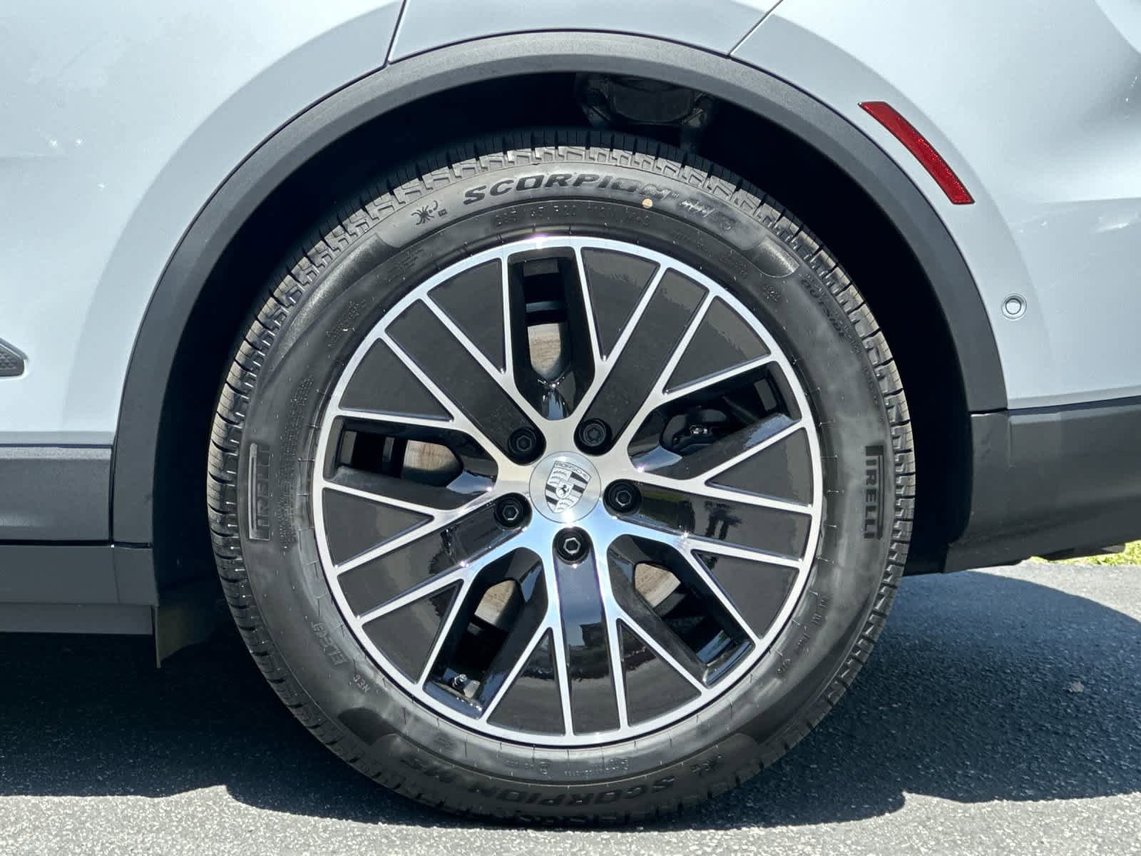 New 2026 Porsche Macan Electric RWD image 32