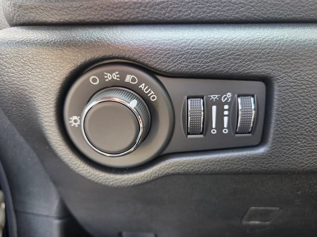 New 2027 Chrysler Pacifica Limited FWD image 23