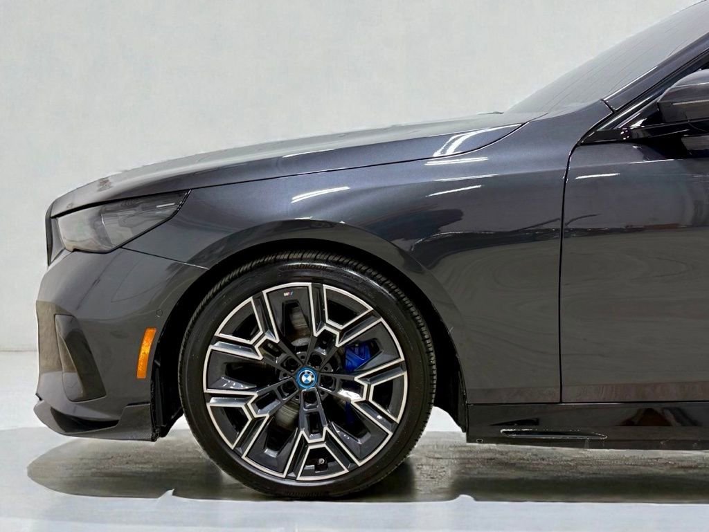 Used 2025 BMW i5 xDrive40 w/ M Sport Package image 5