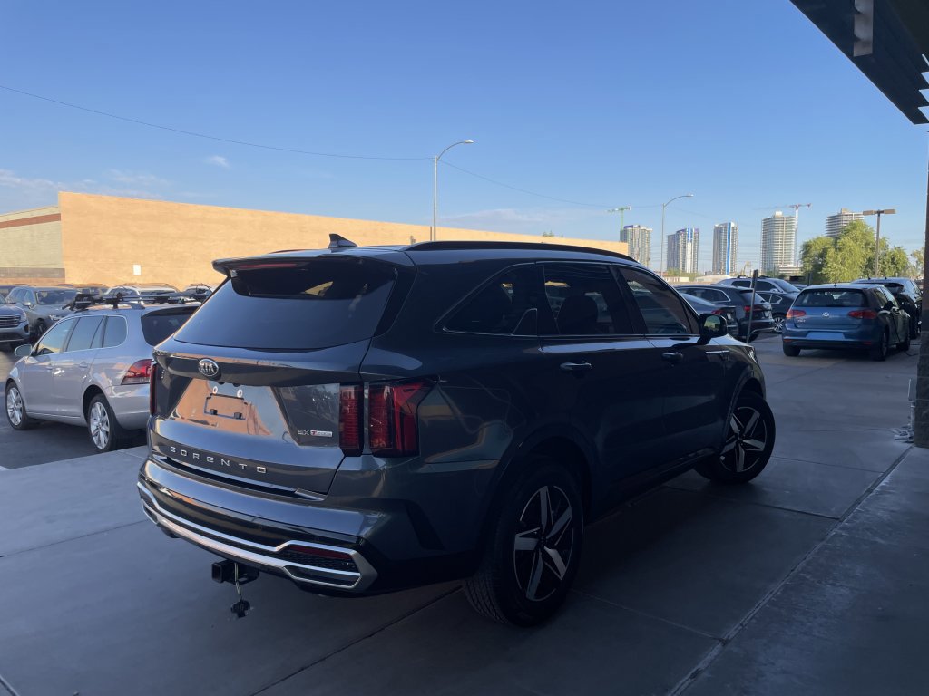Used 2021 Kia Sorento EX image 3