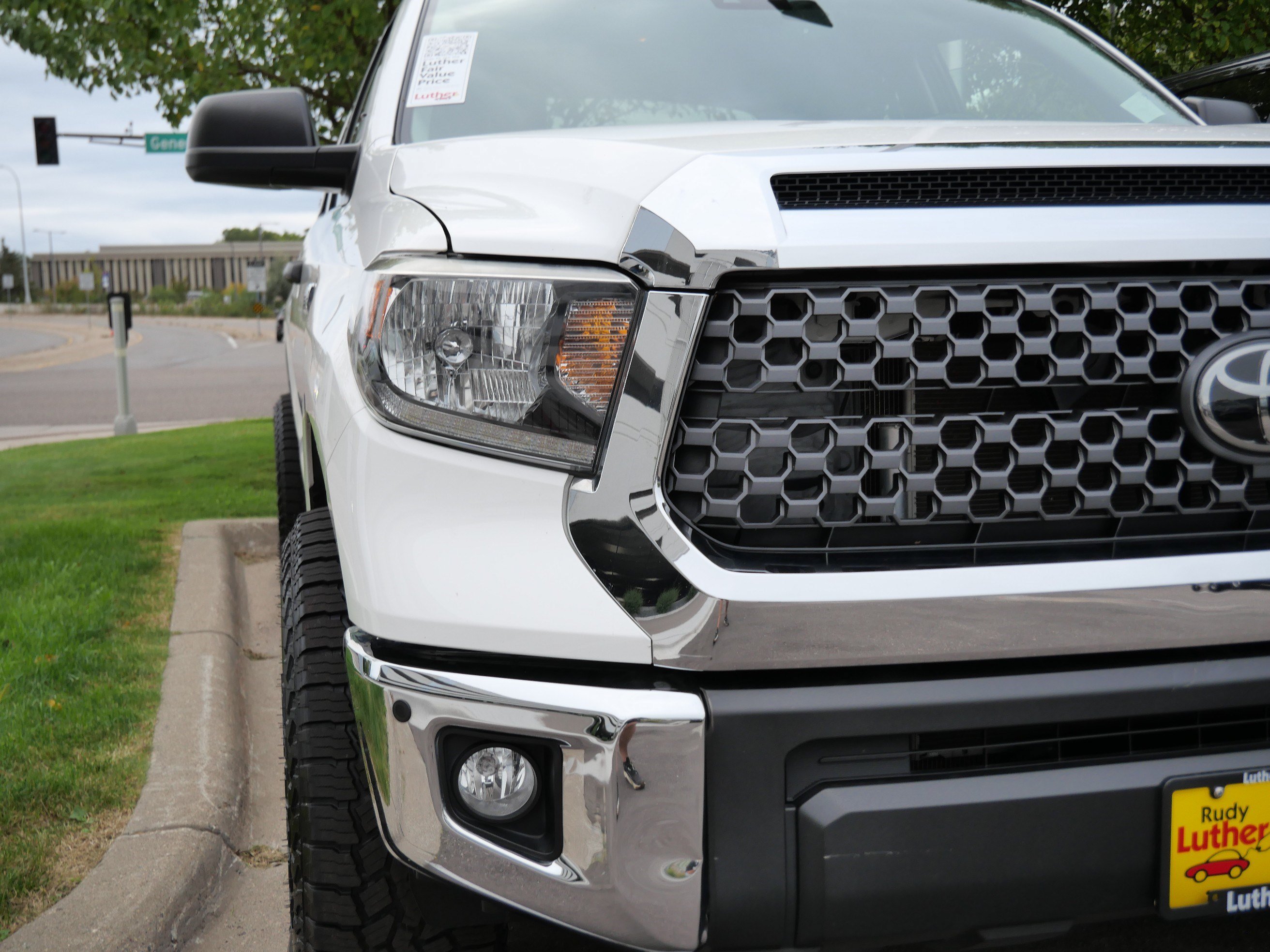 Certified 2021 Toyota Tundra SR5 AWD/4WD image 16