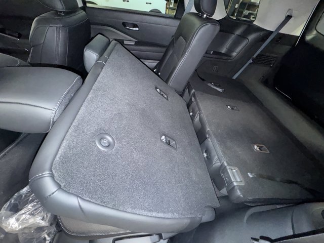 New 2026 Nissan Pathfinder SL image 18