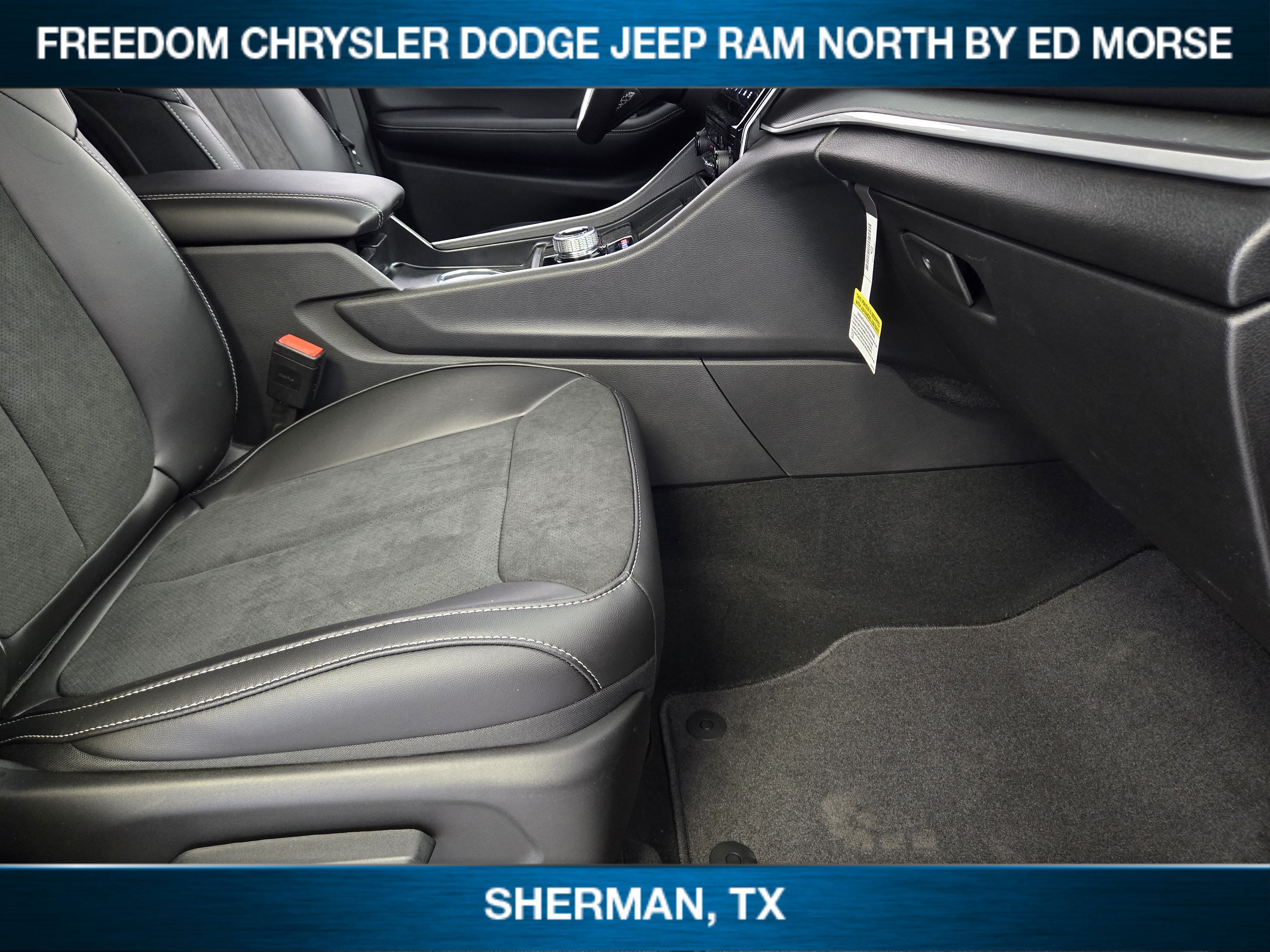 New 2025 Jeep Grand Cherokee Laredo RWD image 9