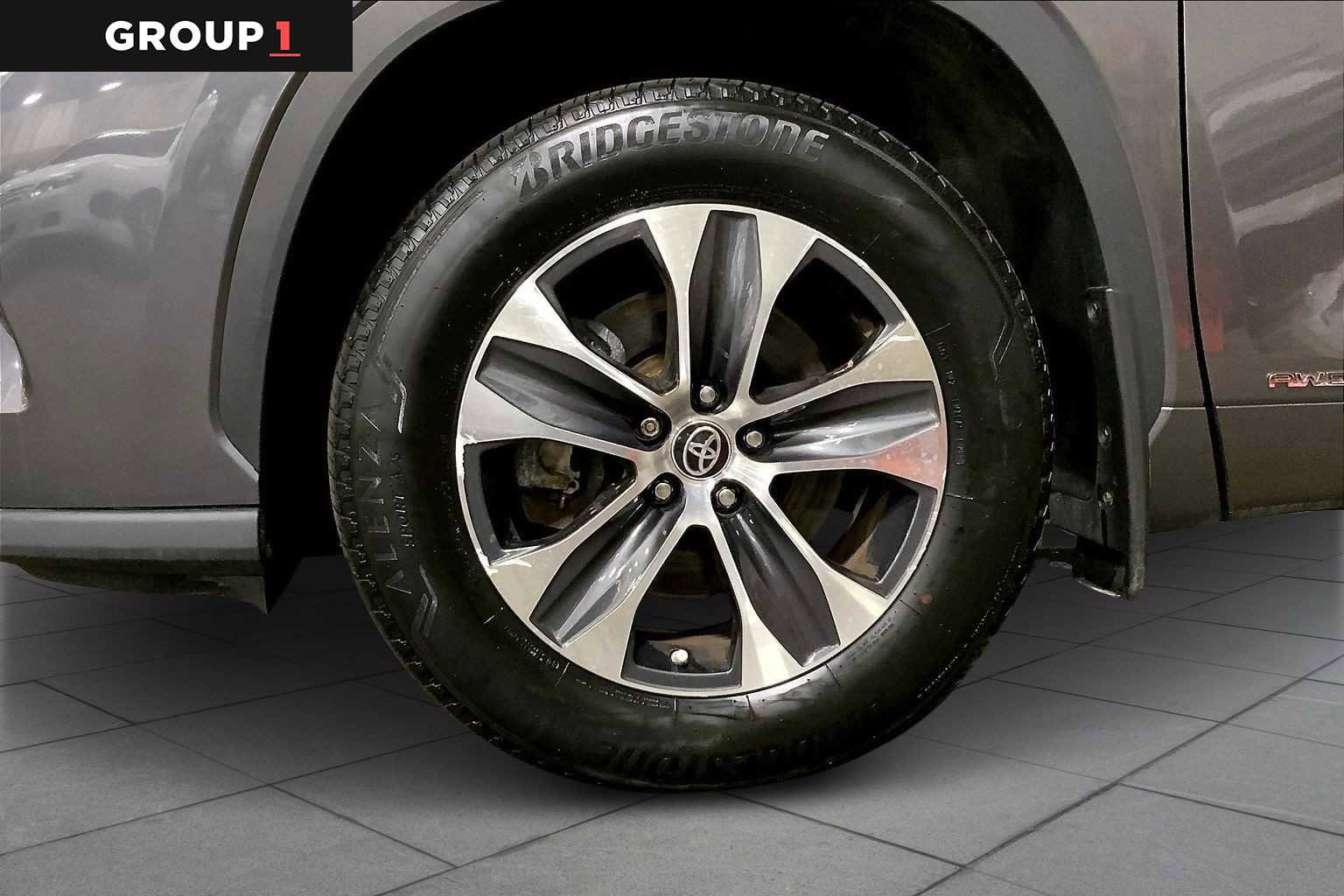 Used 2023 Toyota Highlander XLE image 11