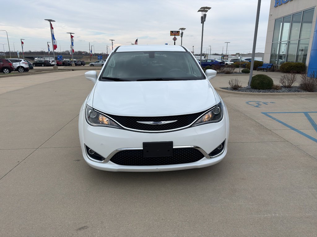 Used 2018 Chrysler Pacifica Touring Plus image 2