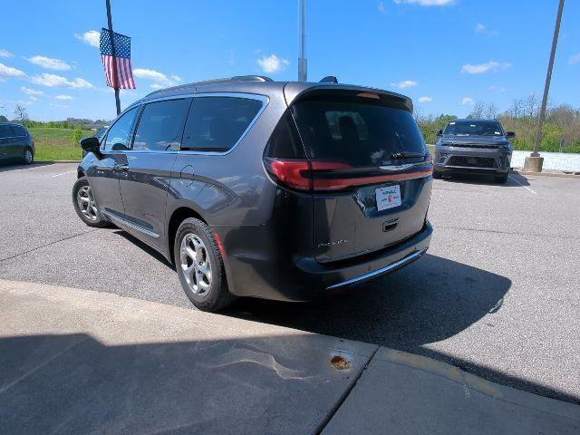 Certified 2023 Chrysler Pacifica Limited FWD image 32
