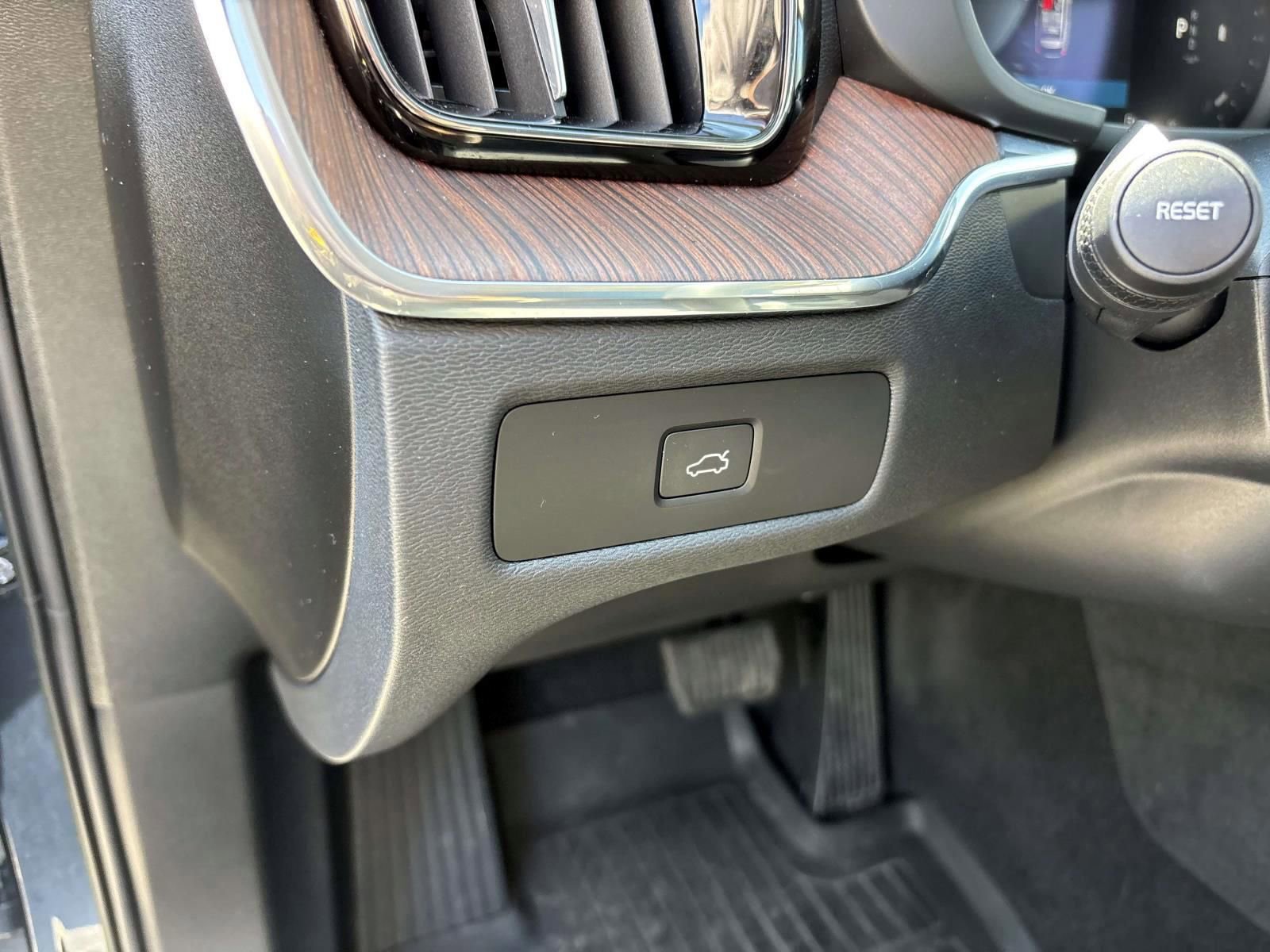 Used 2023 Volvo XC60 B5 Plus w/ Climate Package image 14