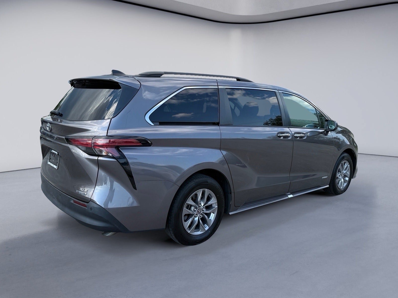 Used 2021 Toyota Sienna XLE FWD image 5