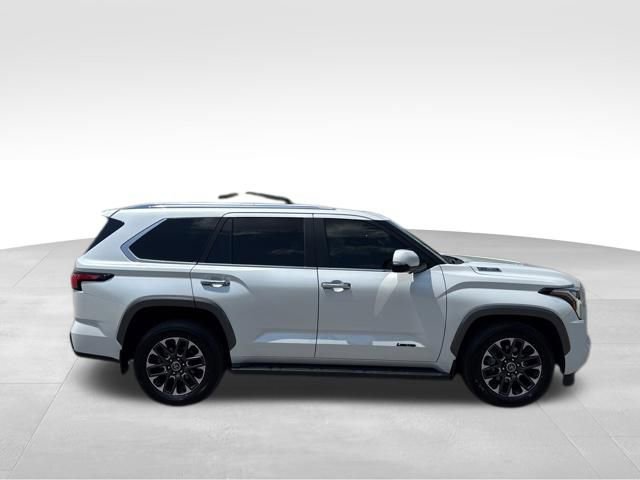 Used 2024 Toyota Sequoia Limited w/ Tow Technology Package AWD/4WD image 6