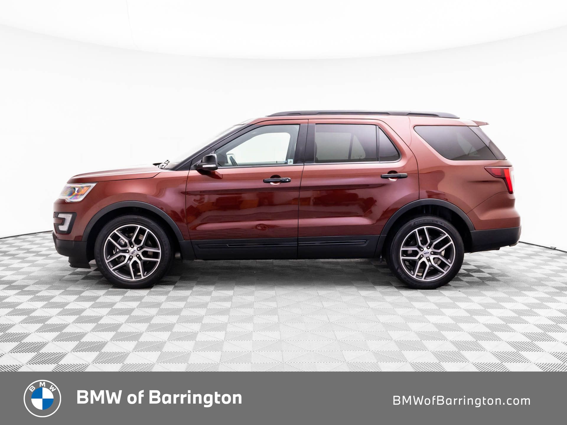 Used 2016 Ford Explorer Sport w/ Equipment Group 401A AWD/4WD image 2