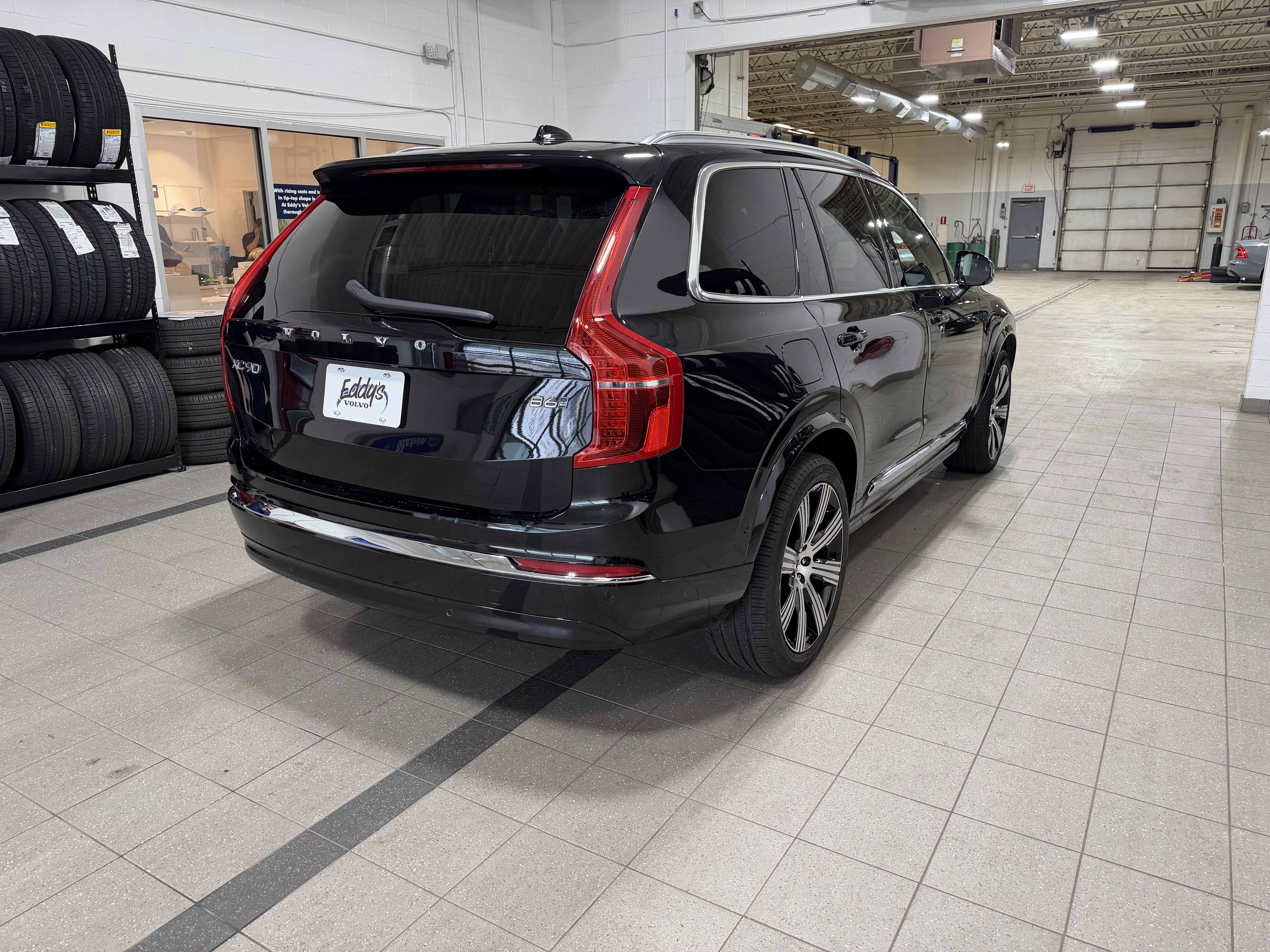 Used 2023 Volvo XC90 B6 Ultimate w/ Protection Package image 9