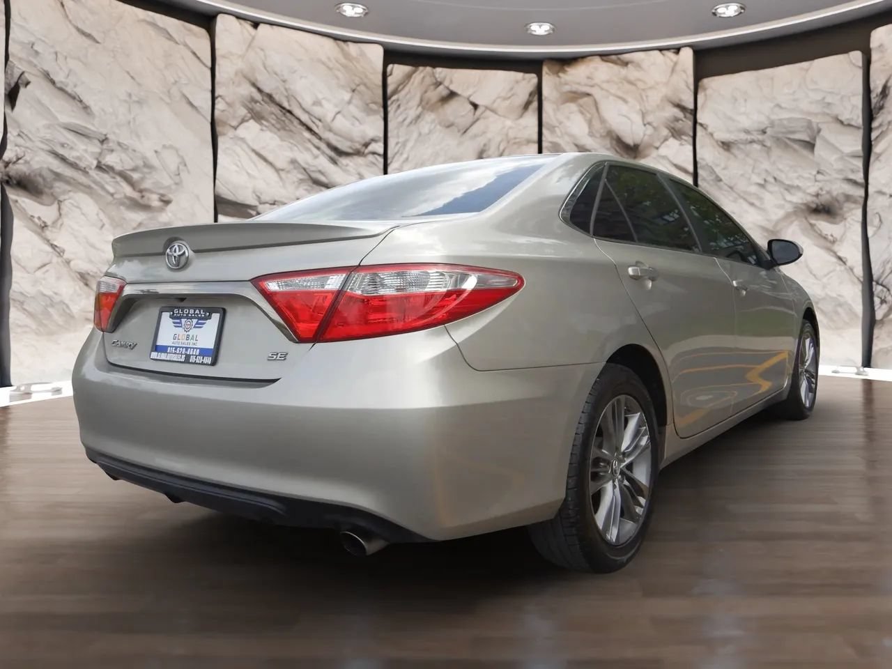 Used 2017 Toyota Camry SE FWD image 6
