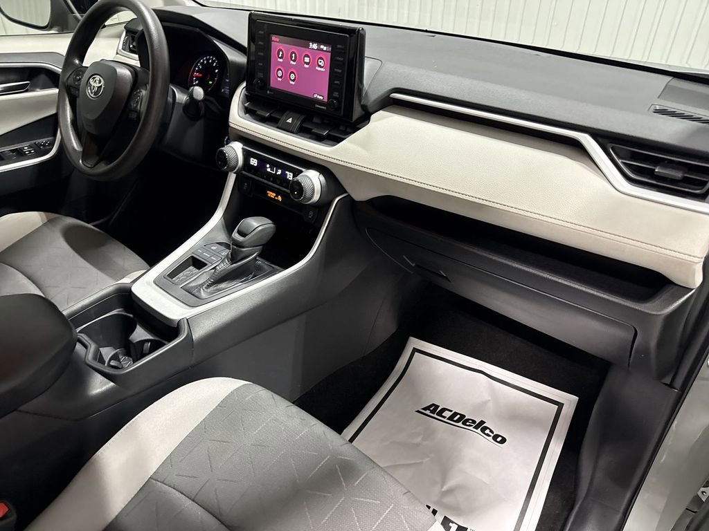 Used 2020 Toyota RAV4 XLE image 30