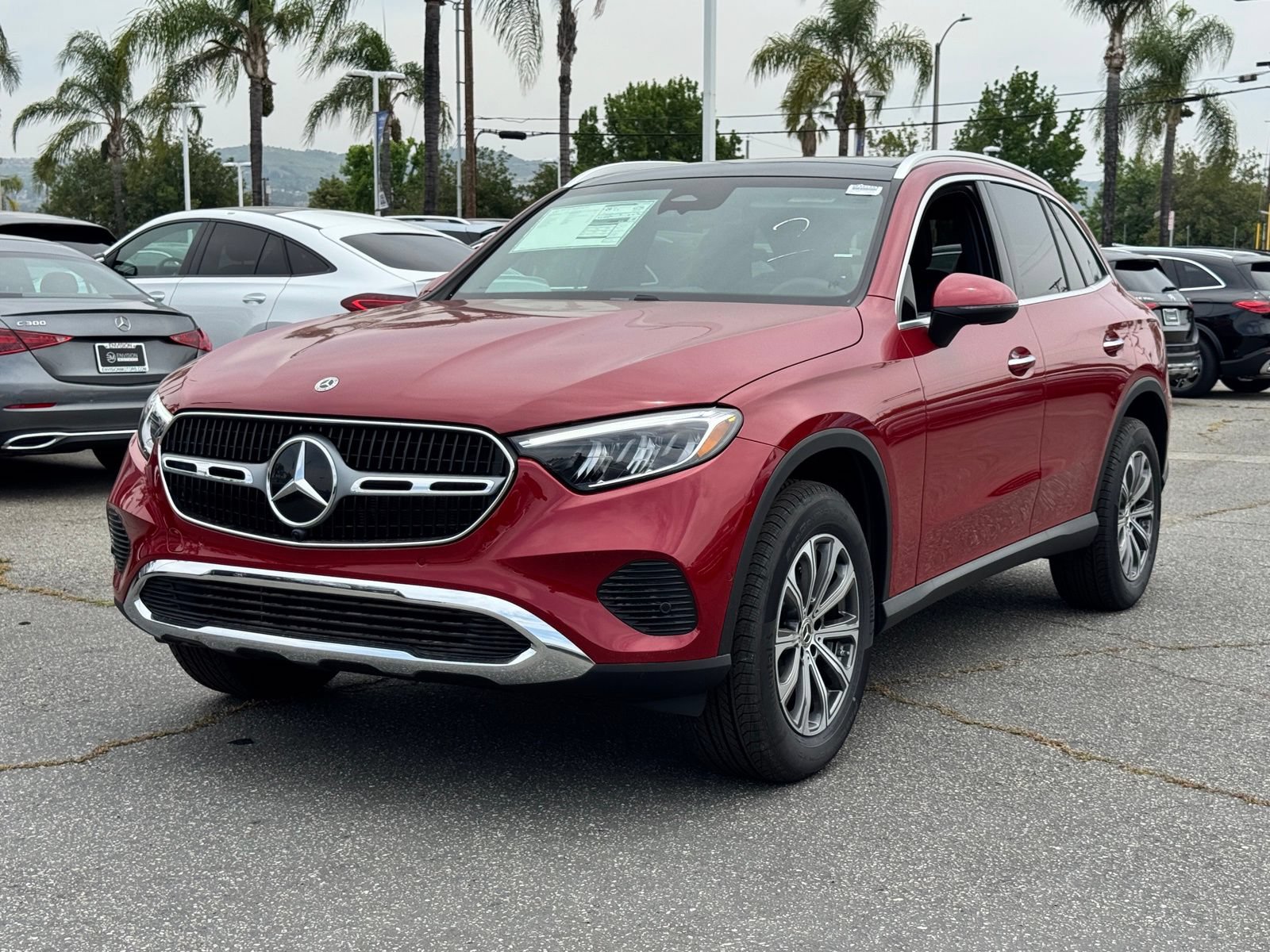 Used 2025 Mercedes-Benz GLC 300 4MATIC image 6