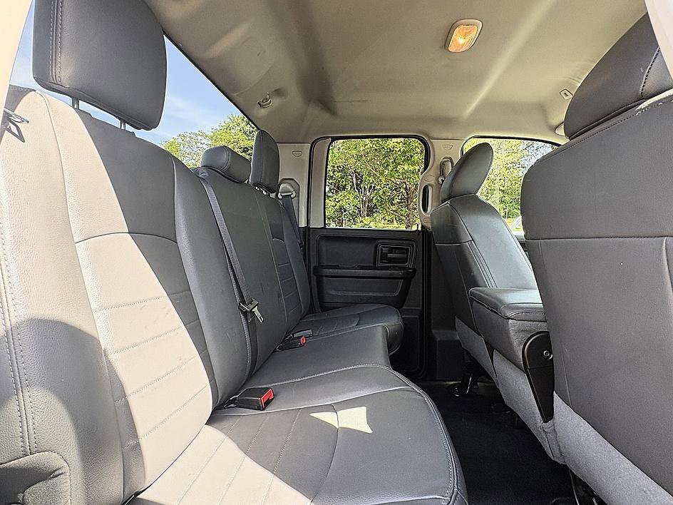 Used 2020 RAM 1500 Tradesman w/ Chrome Appearance Group RWD image 11