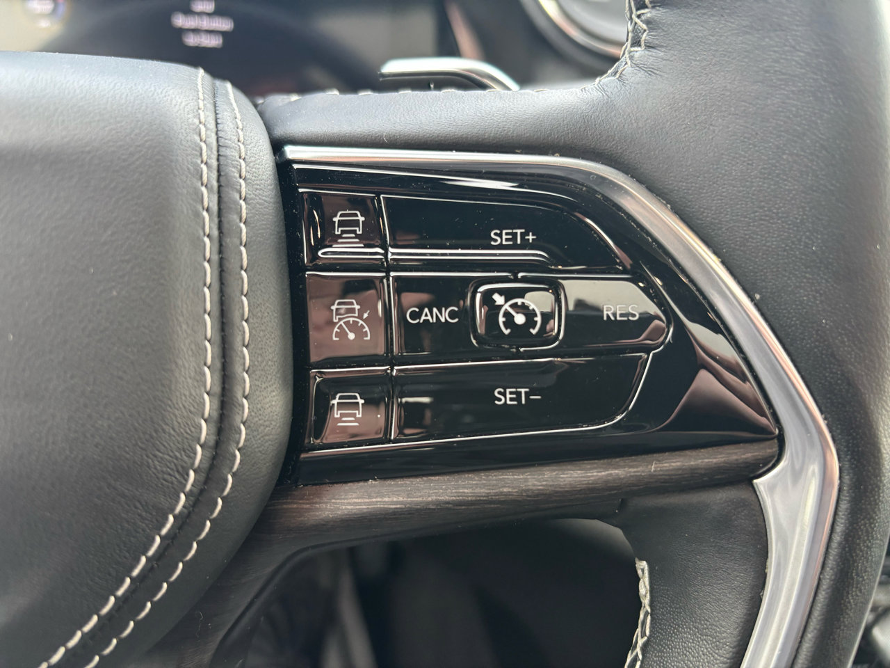 Used 2021 Jeep Grand Cherokee L Overland w/ Luxury Tech Group IV image 20