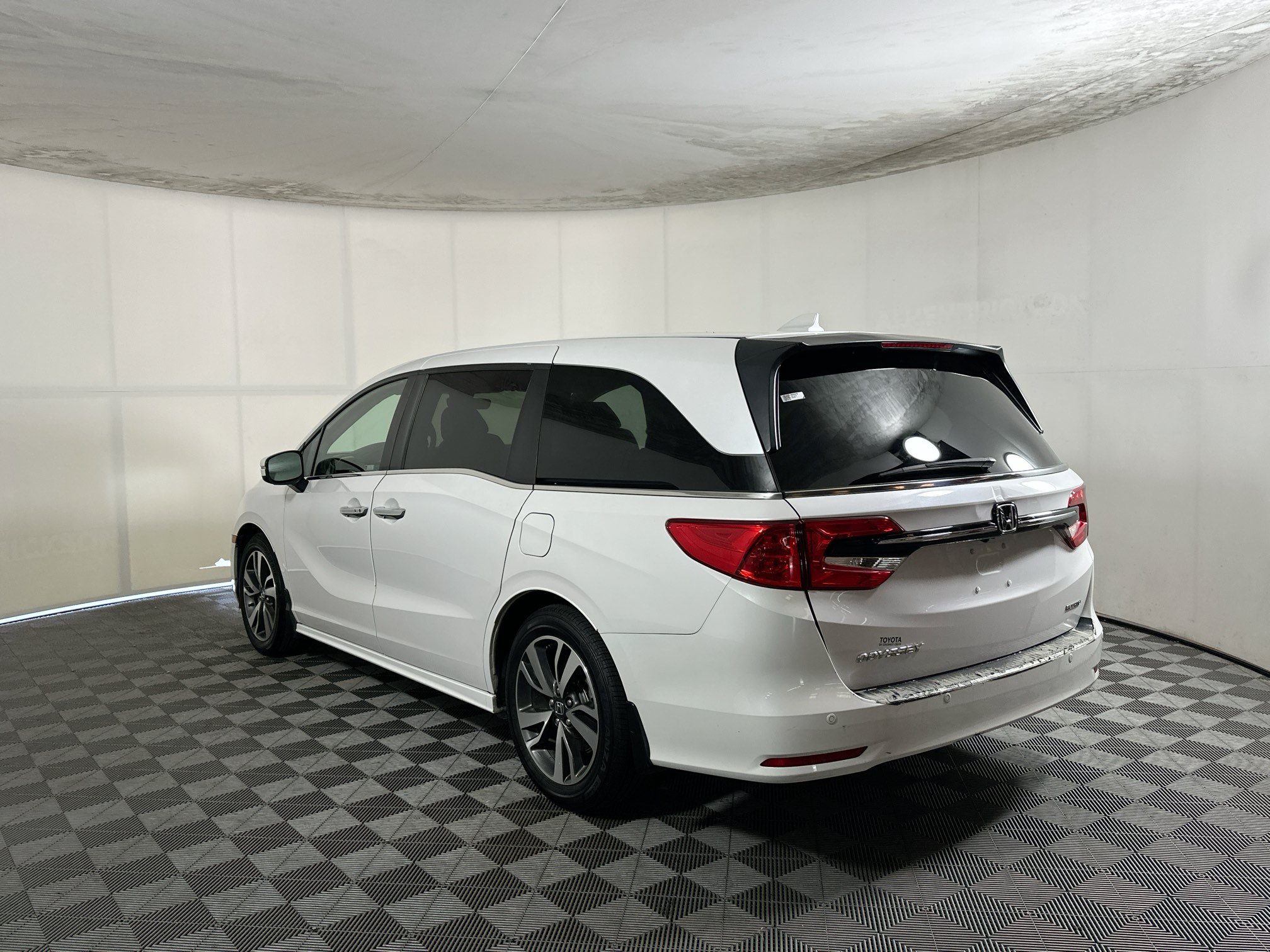 Used 2024 Honda Odyssey Touring image 5