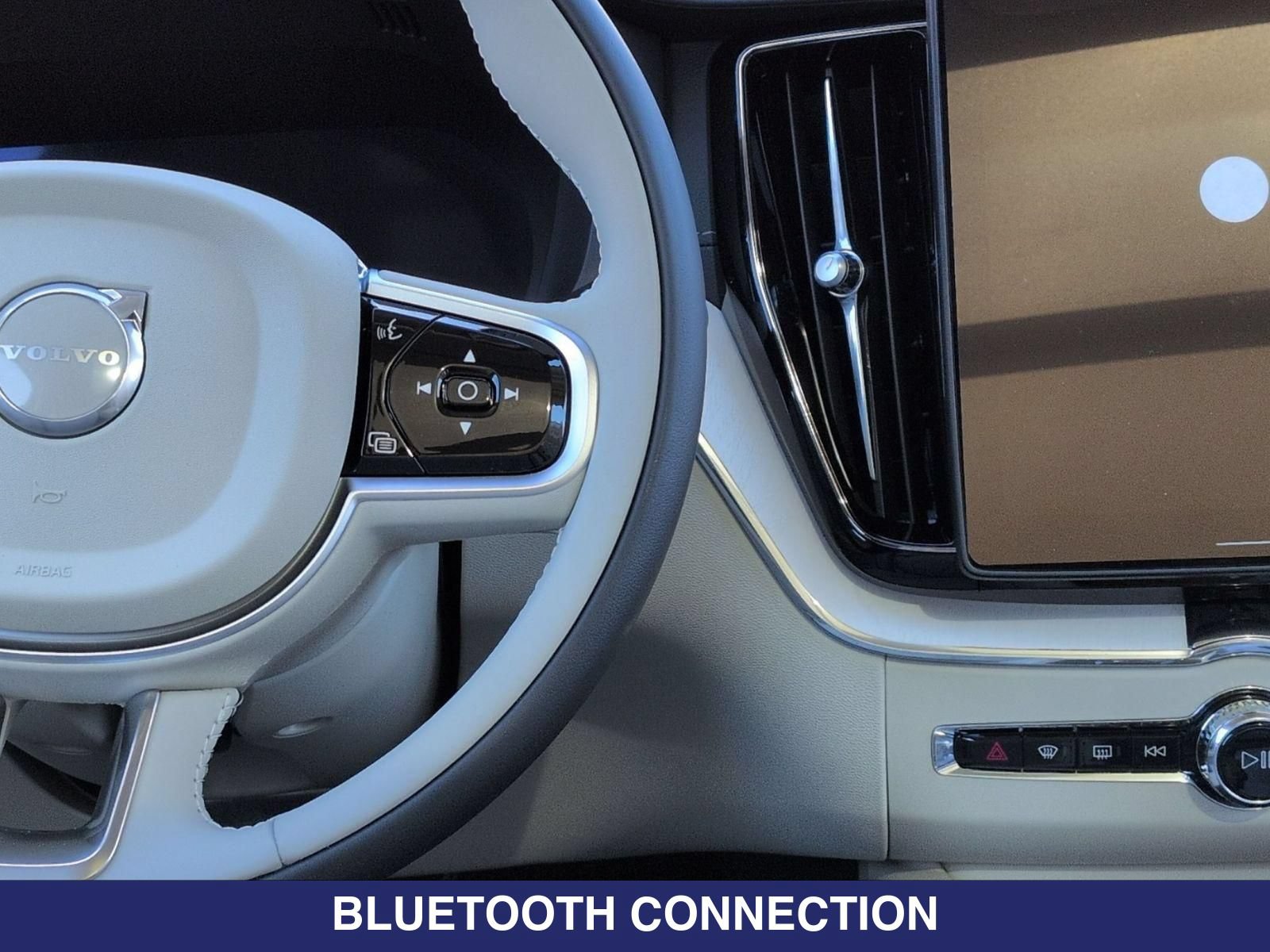 New 2026 Volvo XC60 B5 Ultra w/ Protection Package Premier AWD/4WD image 17