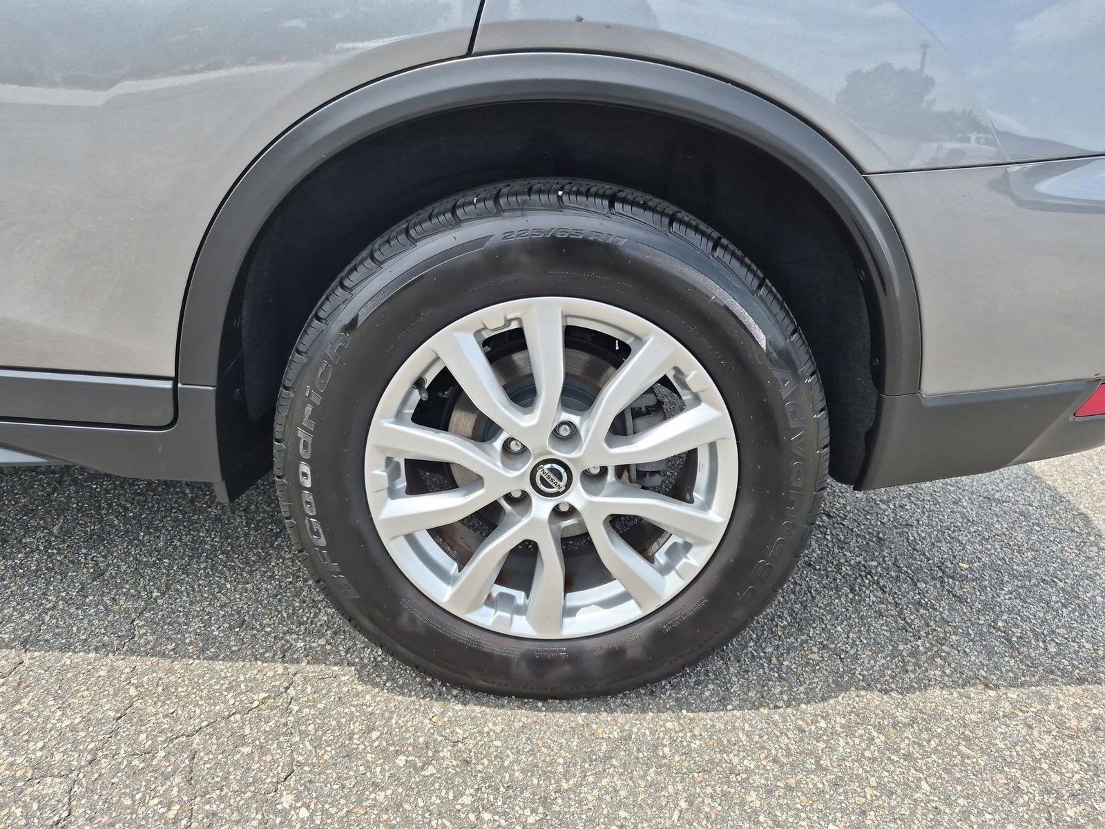 Used 2020 Nissan Rogue SV FWD image 33