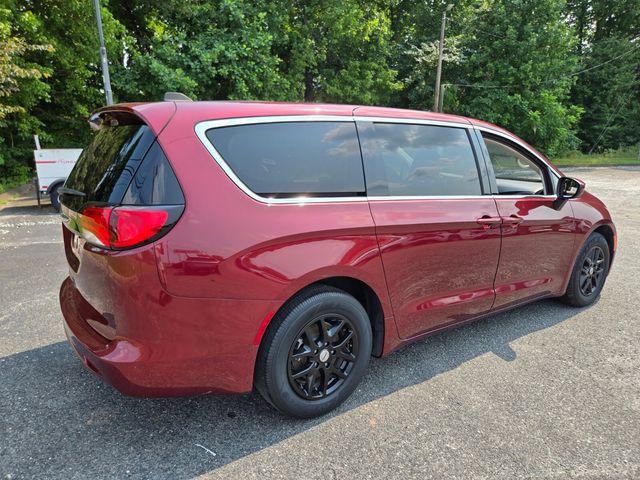 Used 2023 Chrysler Voyager LX FWD image 8