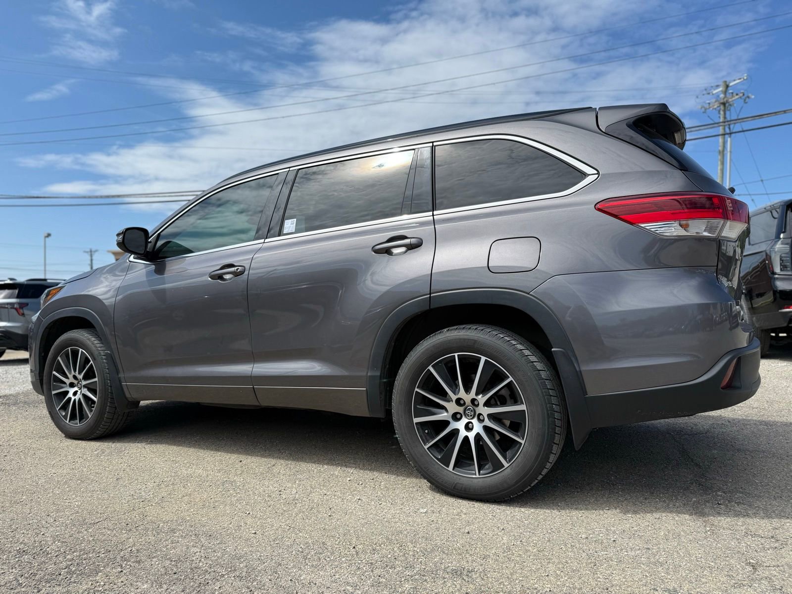 Used 2017 Toyota Highlander SE AWD/4WD image 6