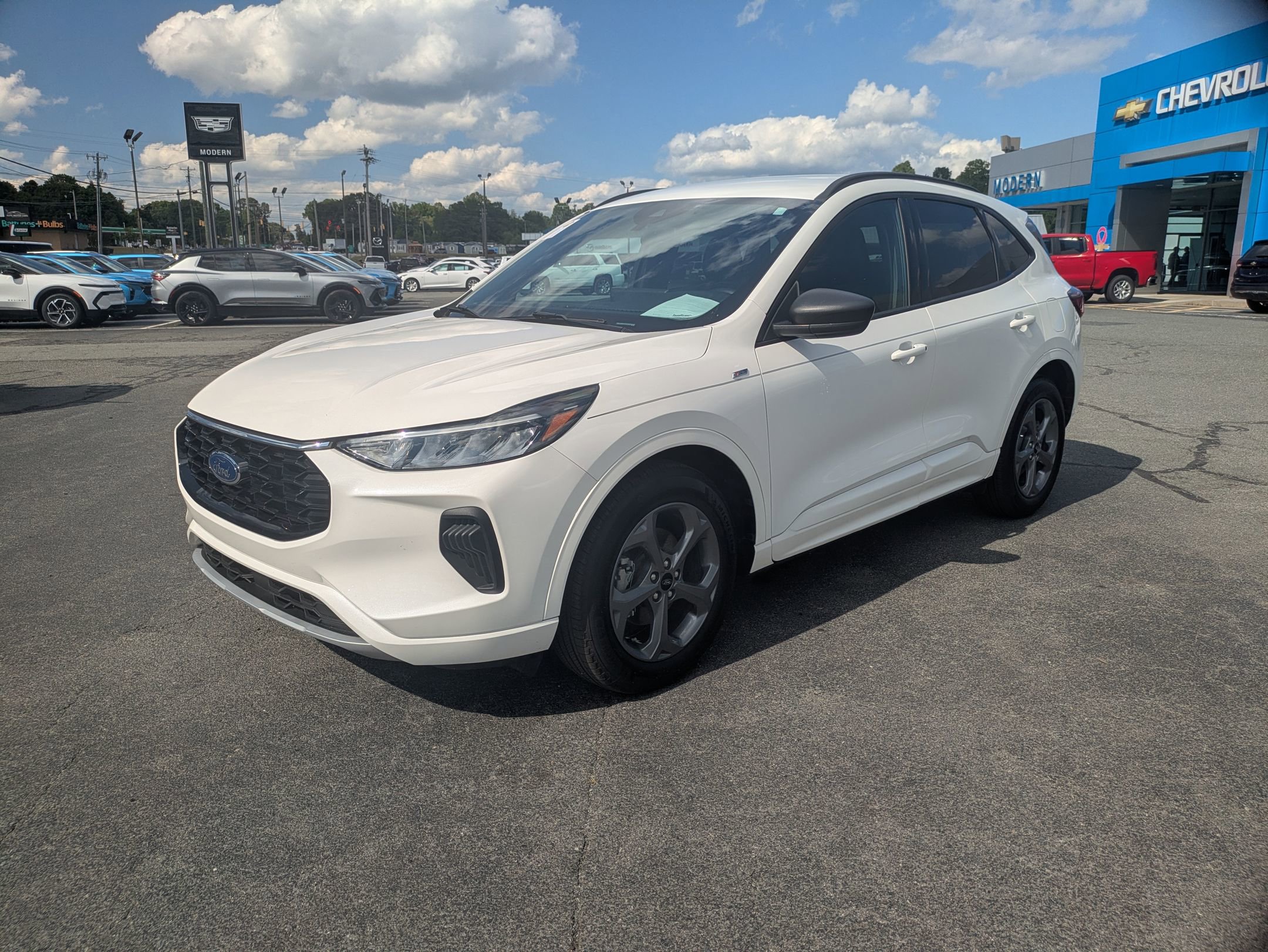 Used 2024 Ford Escape ST-Line w/ Tech Pack #1 FWD image 1