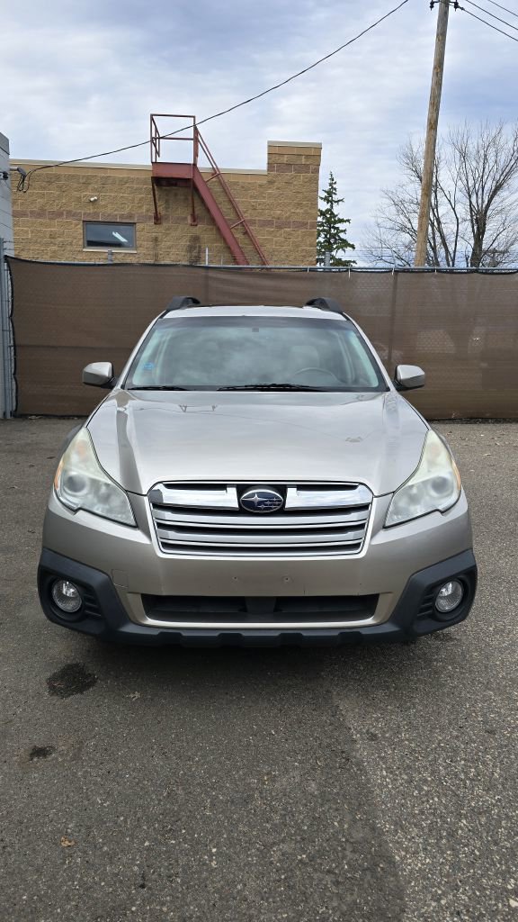 Used 2014 Subaru Outback 2.5i Premium w/ Moonroof Package AWD/4WD image 3
