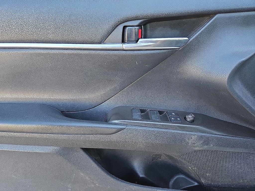 Used 2021 Toyota Camry LE image 19