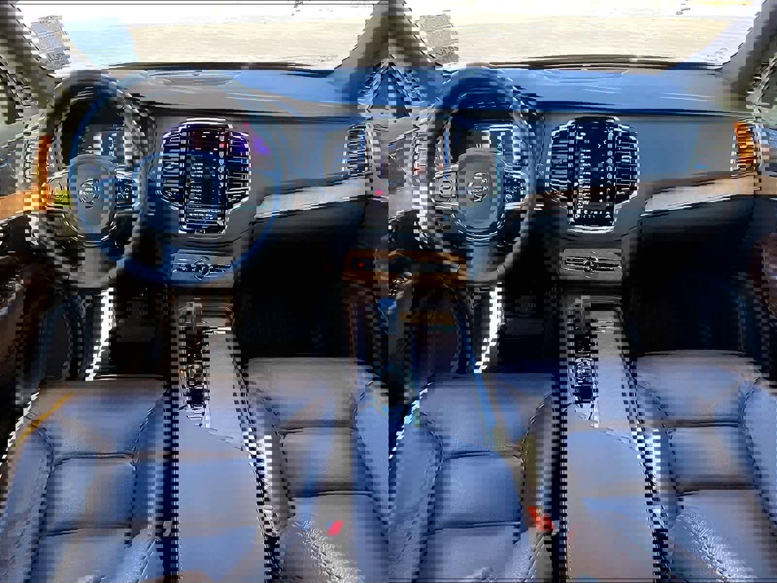 Used 2023 Volvo XC90 T8 Plus image 18