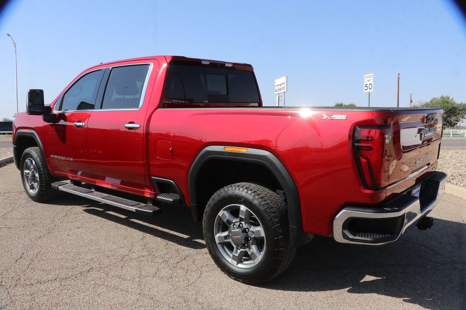 Used 2025 GMC Sierra 2500 SLT w/ SLT Premium Package AWD/4WD image 5