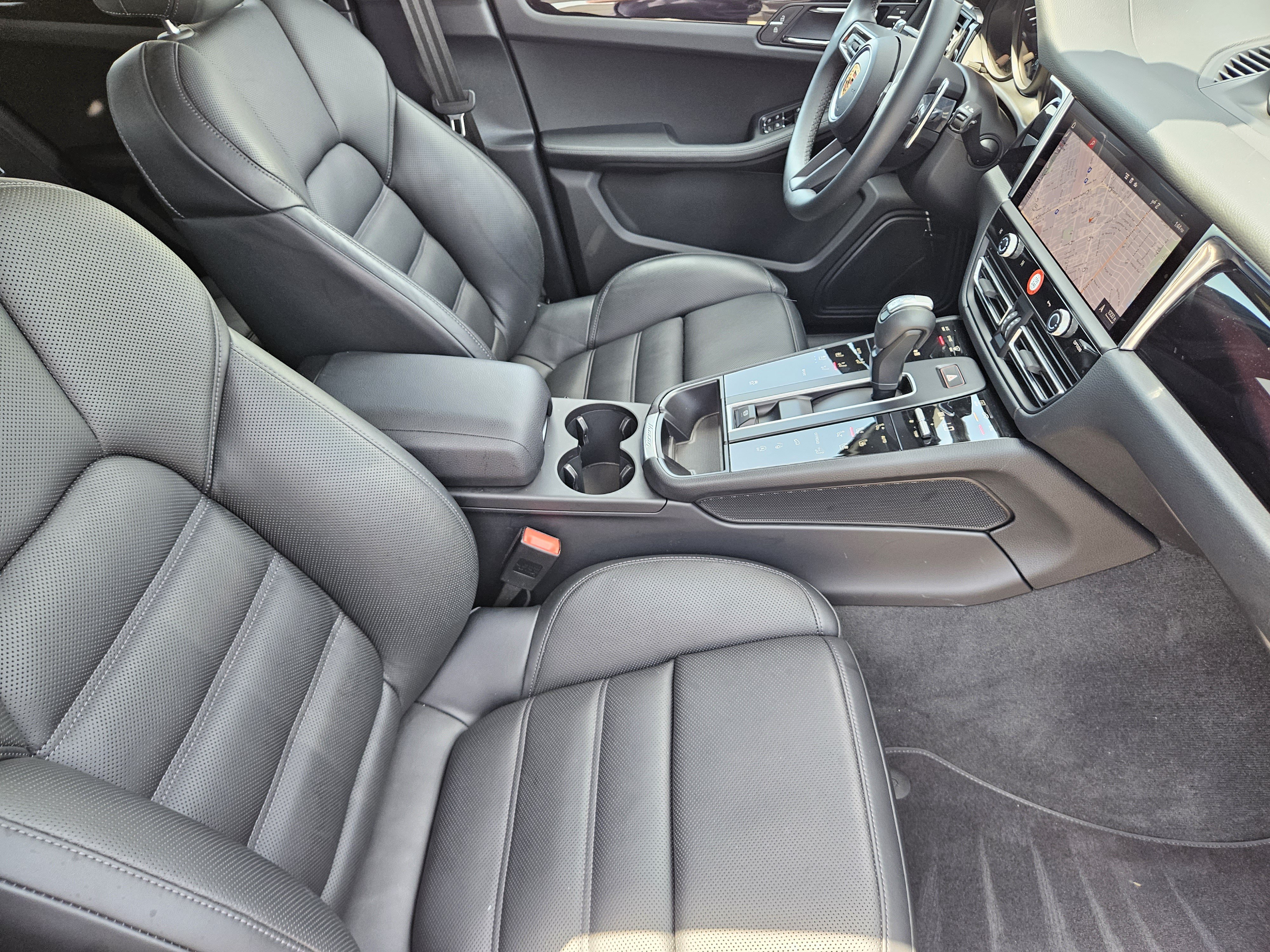 Certified 2026 Porsche Macan AWD/4WD image 15