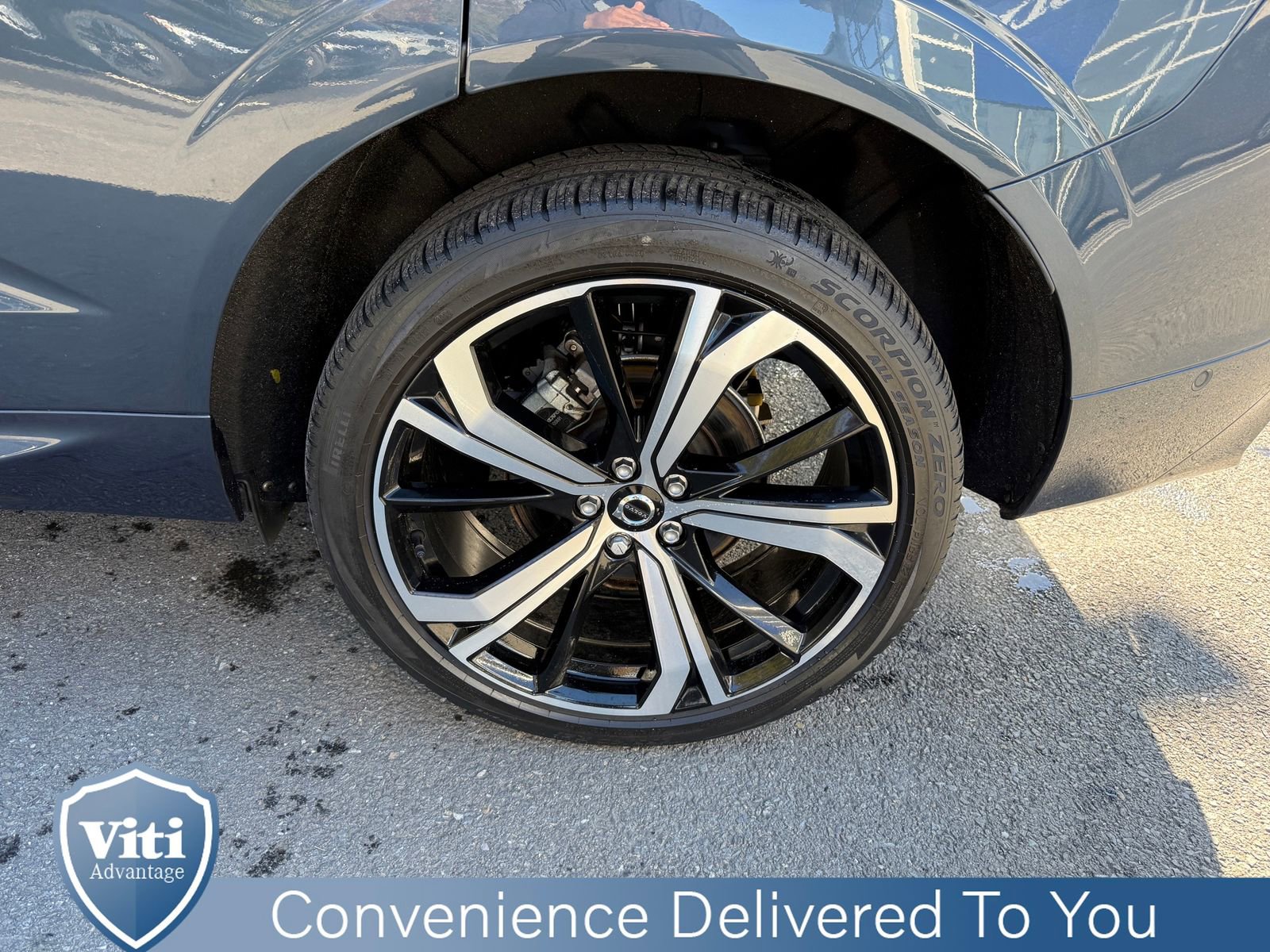 Certified 2023 Volvo XC60 B5 Ultimate w/ Climate Package image 13