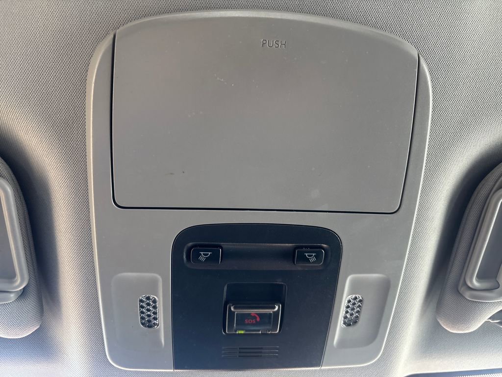 Used 2020 Toyota Camry SE FWD image 16