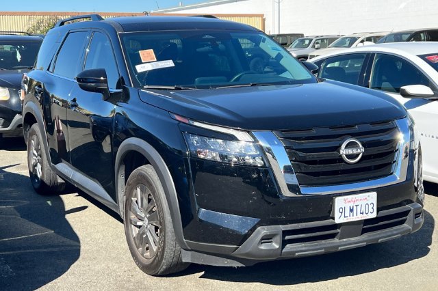 Used 2024 Nissan Pathfinder SV AWD/4WD image 2