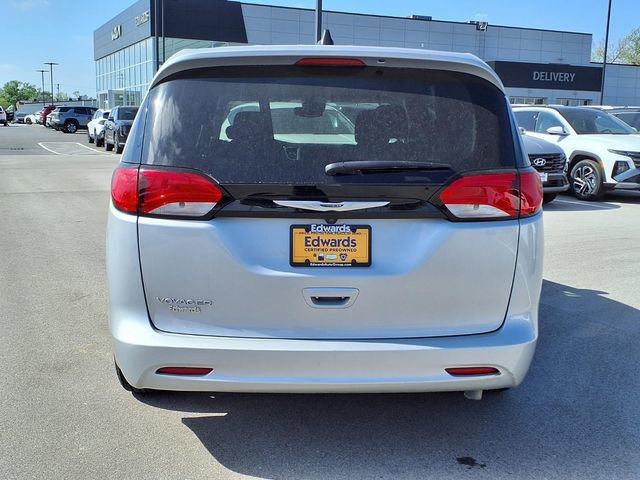 Used 2024 Chrysler Voyager LX FWD image 6