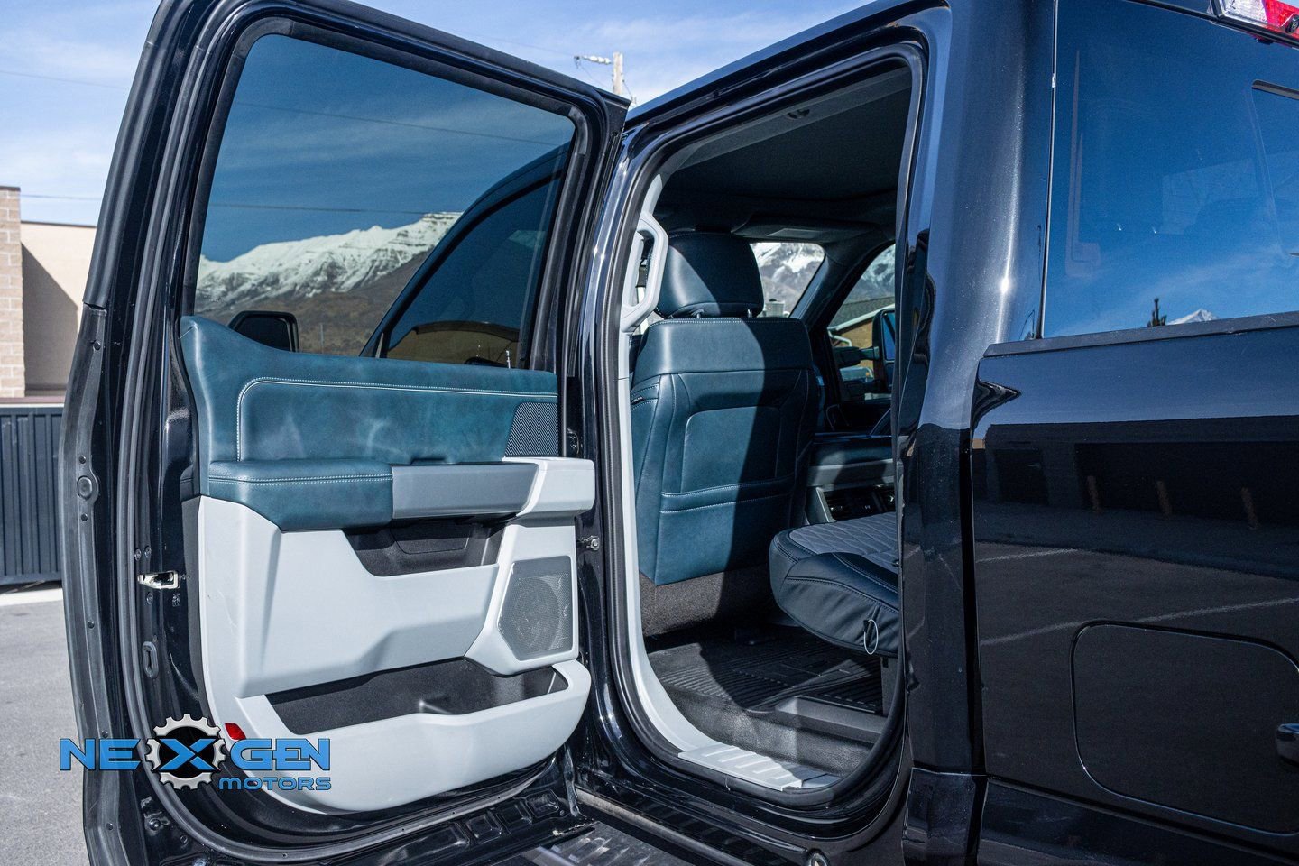 Used 2023 Ford F350 Limited w/ FX4 Off-Road Package image 22