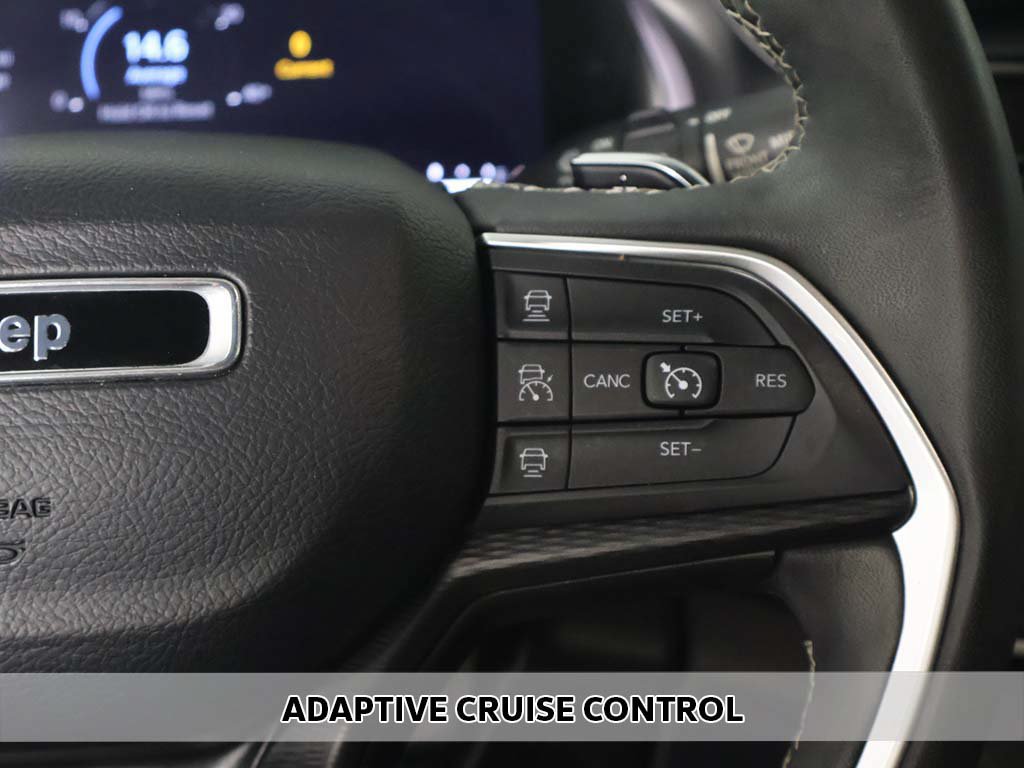 Used 2023 Jeep Grand Cherokee Altitude AWD/4WD image 3