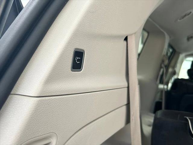 Certified 2023 Chrysler Pacifica Touring-L FWD image 41