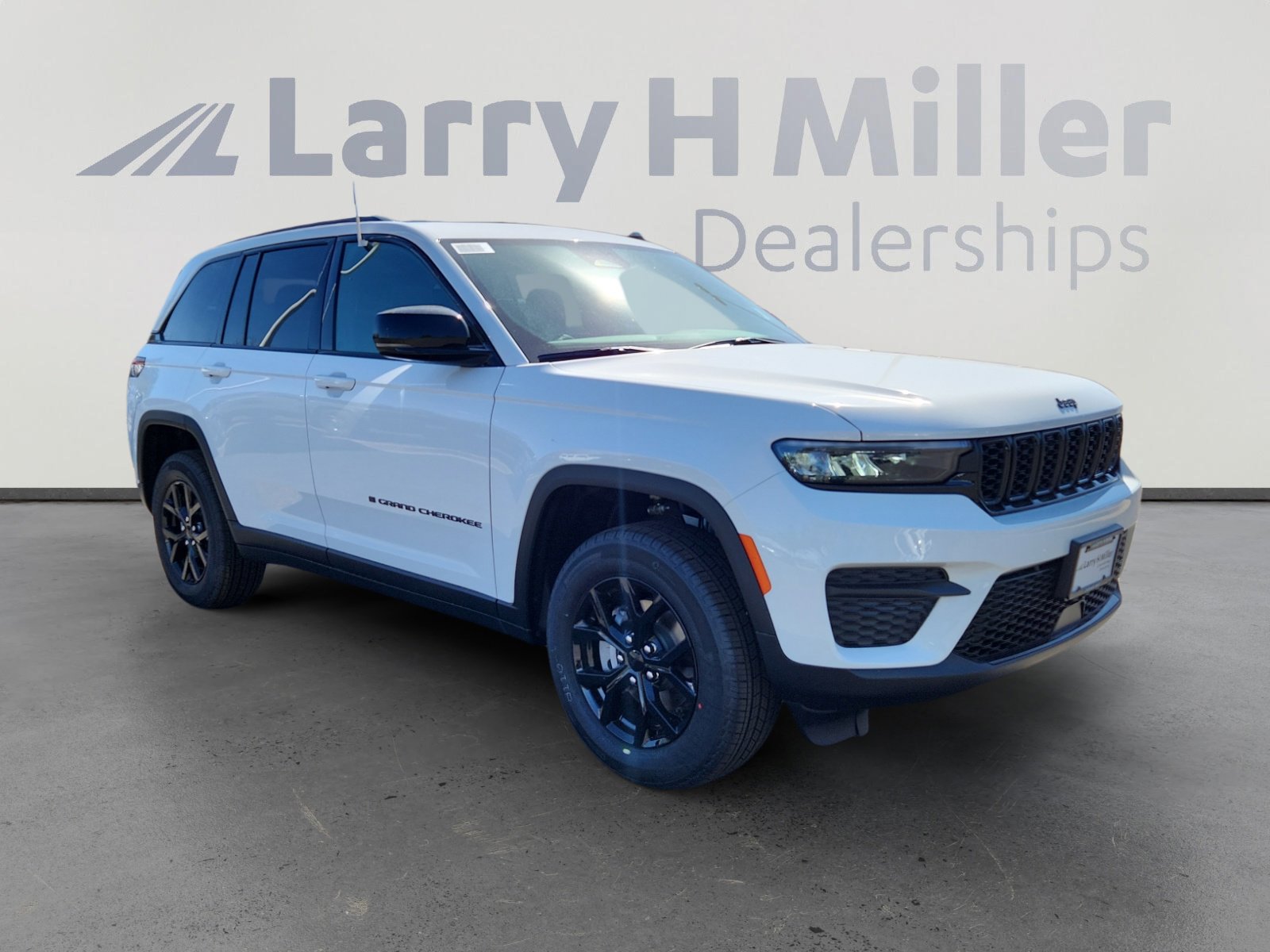 New 2025 Jeep Grand Cherokee Altitude image 7